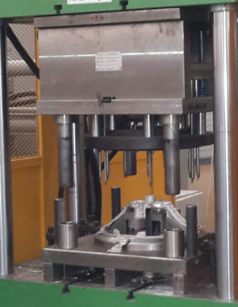 Die casting car steering wheel burr cutting mold